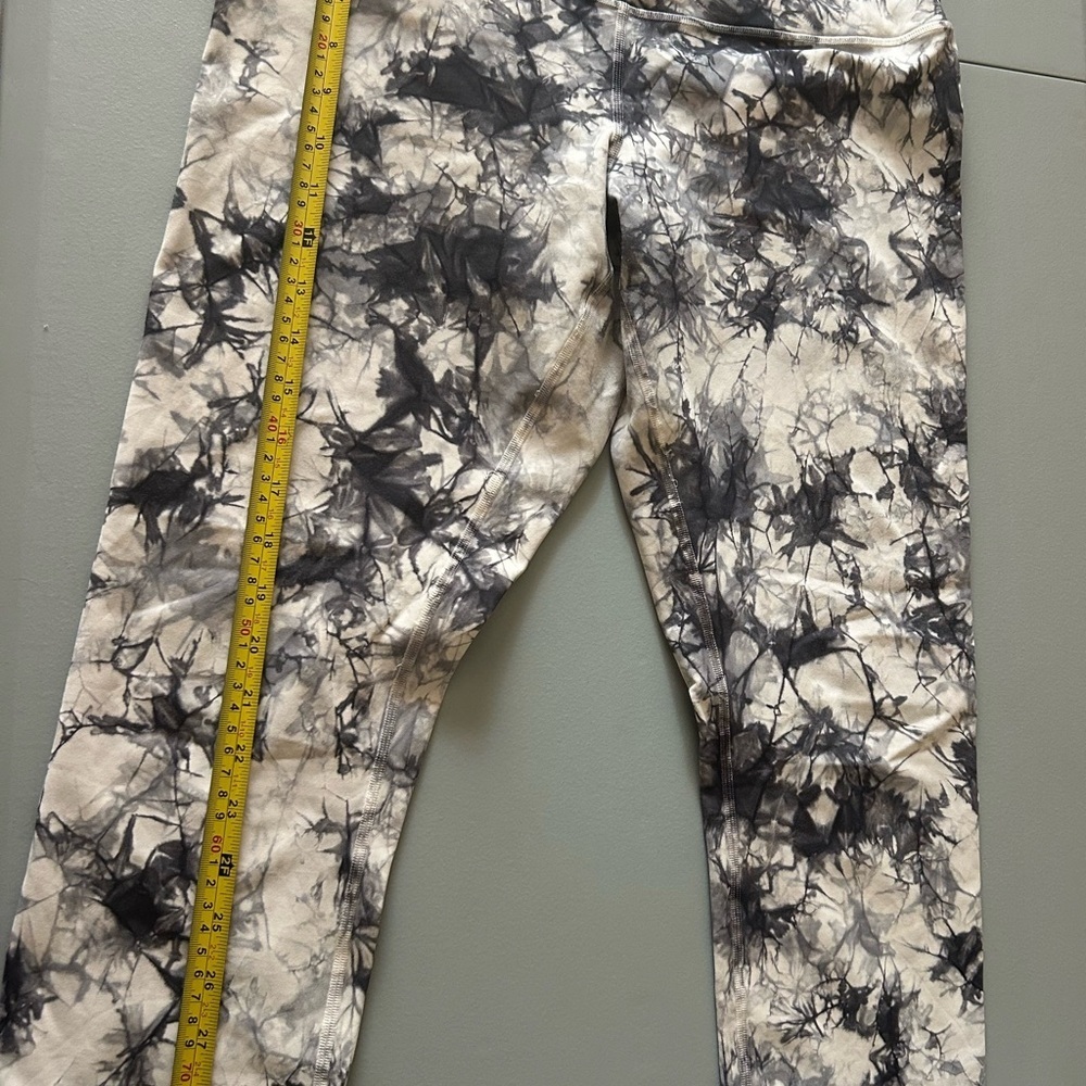 Lululemon Athletica Monochrome Tie-Dye Capris - Picture 2 of 9